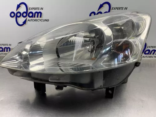 Koplamp links-8247098 (22354772)