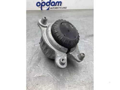 Motorsteun-7925943 (18588338)