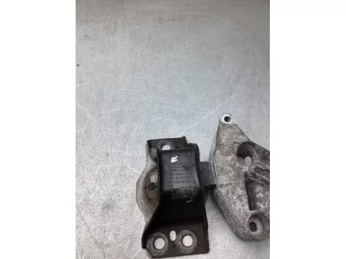 Motorsteun-8260764 (22537330)