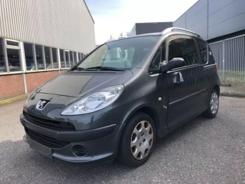 Portier 2Deurs links-8173843 (20977421)