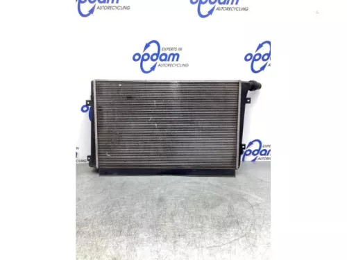Radiateur-7859039 (17931359)