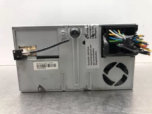 Radio-7841125 (17395456)