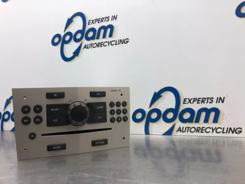 Radio-7841125 (17395456)
