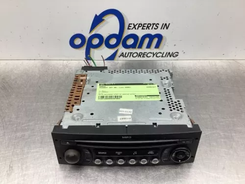 Radio-7922507 (17668105)