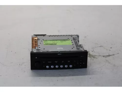 Radio-7728689 (13957757)