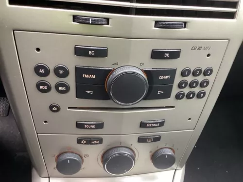 Radio CD Speler-8263842 (21716686)