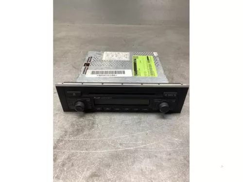 Radio CD Speler-8259960 (21821269)