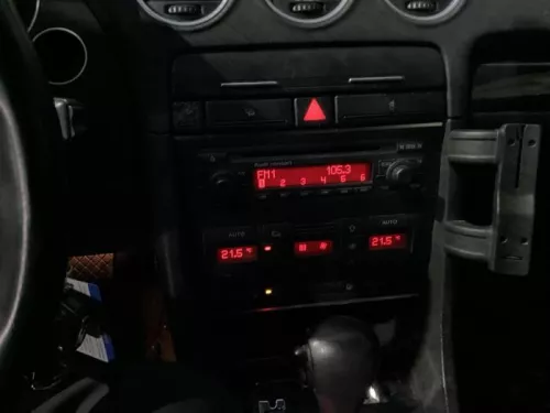 Radio CD Speler-8259960 (21821269)