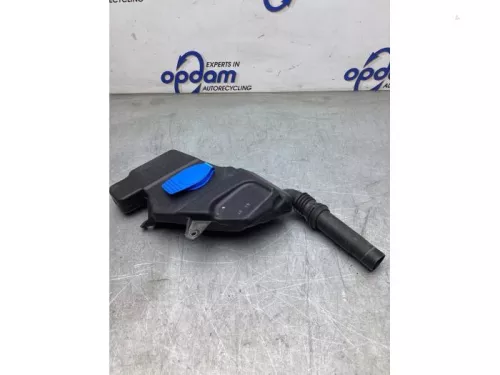 Ruitensproeiertank voor-8154837