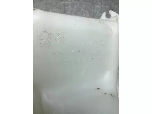Ruitensproeiertank voor-7874848 (17532528)