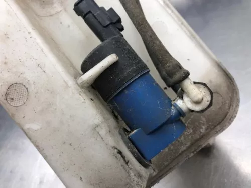 Ruitensproeiertank voor-8108258 (21125133)