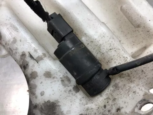 Ruitensproeiertank voor-8221318 (21161054)