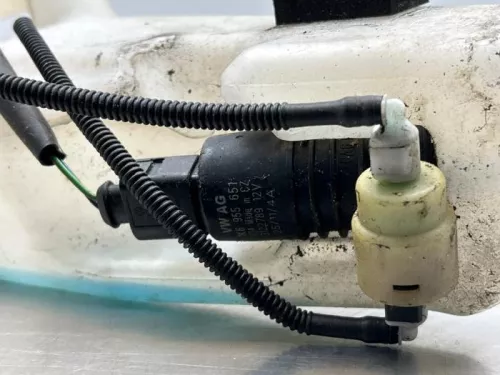 Ruitensproeiertank voor-8218362 (21700009)