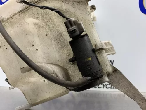 Ruitensproeiertank voor-8228945 (21966743)
