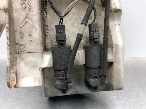 Ruitensproeiertank voor-8199029 (21214306)