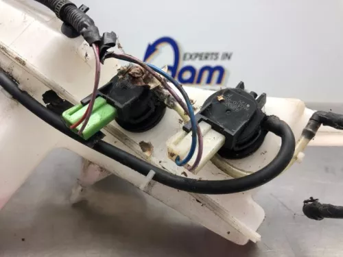 Ruitensproeiertank voor-8216724 (21825977)