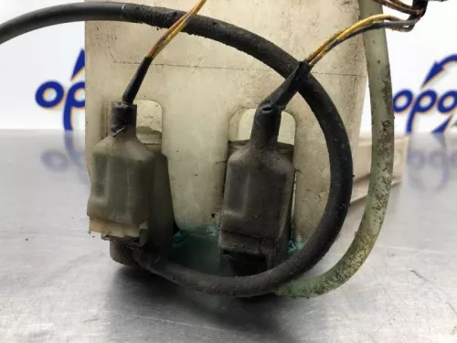 Ruitensproeiertank voor-8190464 (20952311)