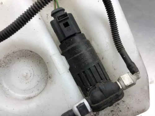 Ruitensproeiertank voor-8175307 (20705551)