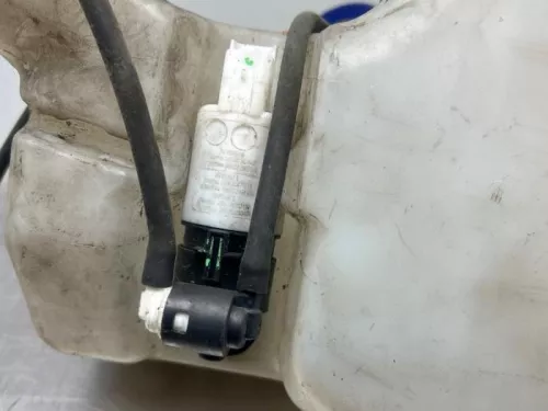 Ruitensproeiertank voor-8229255 (21723823)