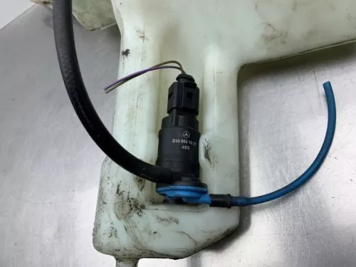 Ruitensproeiertank voor-8250848 (21516610)