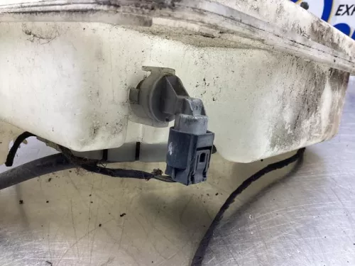 Ruitensproeiertank voor-7150244 (18061480)