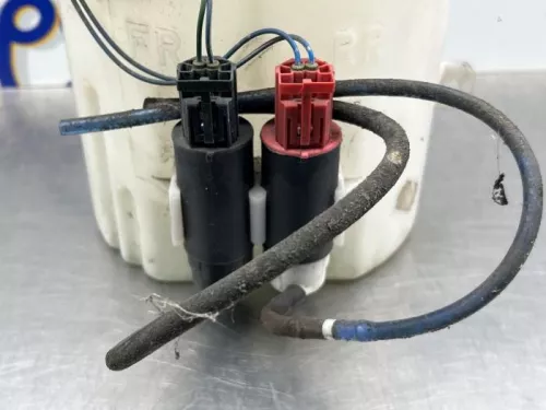 Ruitensproeiertank voor-8318323 (22545759)