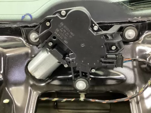 Ruitenwissermotor achter-8206116