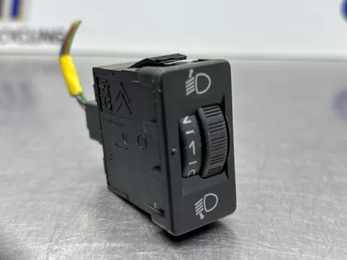 Schakelaar Koplamp Ihv-8151114 (22460800)