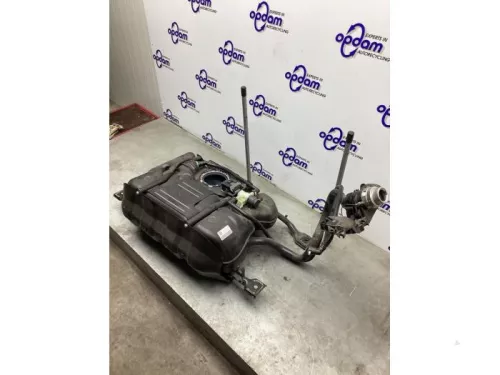 Tank-8253406 (21650330)