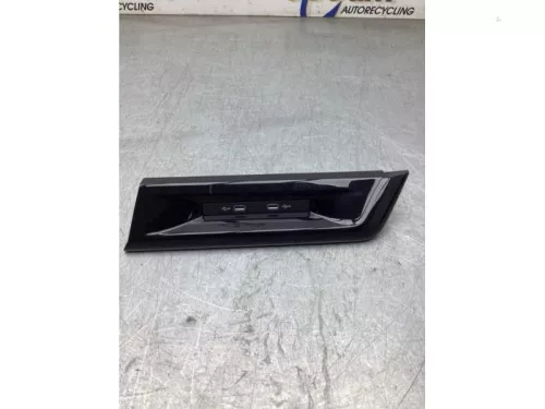 AUX/USB aansluiting-8329232