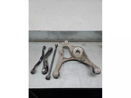 Draagarm links-achter-8282811