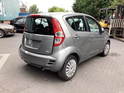 Achteras voorwielaandrijving-7858388 (17683257)