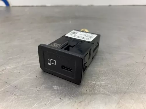 AUX/USB aansluiting-8298337 (22246365)