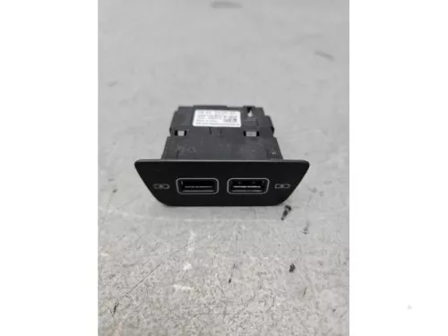 AUX/USB aansluiting-8252642 (21867306)