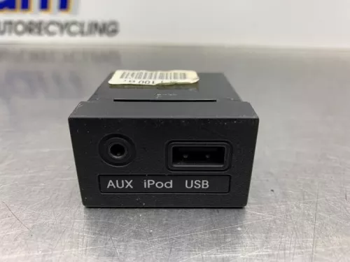 AUX/USB aansluiting-8060518 (22068581)
