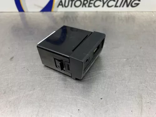 AUX/USB aansluiting-8280989 (21986473)
