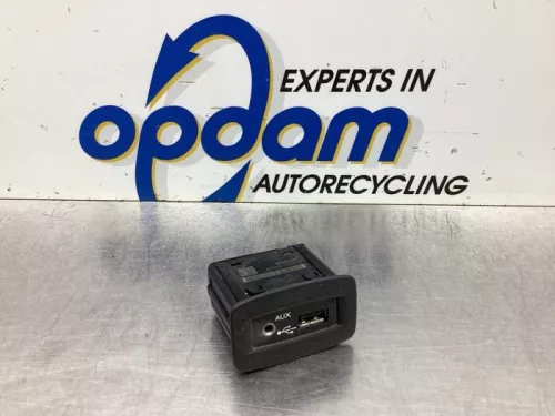 AUX/USB aansluiting-5597897 (18909476)