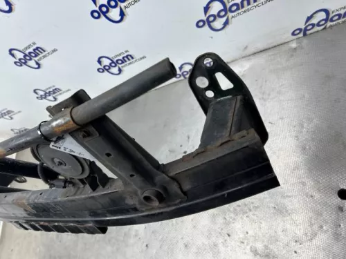 Bumperframe voor-8332130