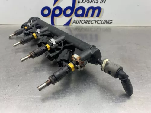 Injector (benzine injectie)-8251101