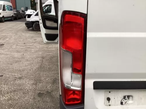 Achterlicht links-8409645