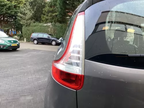 Achterlicht links-8405207