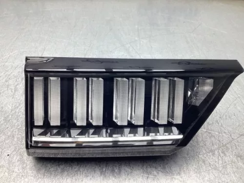 Achterlicht links-8448821