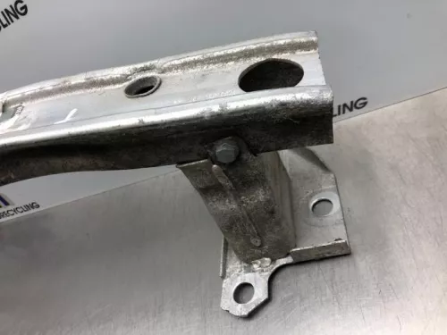 Bumperframe voor-8268942 (21803466)