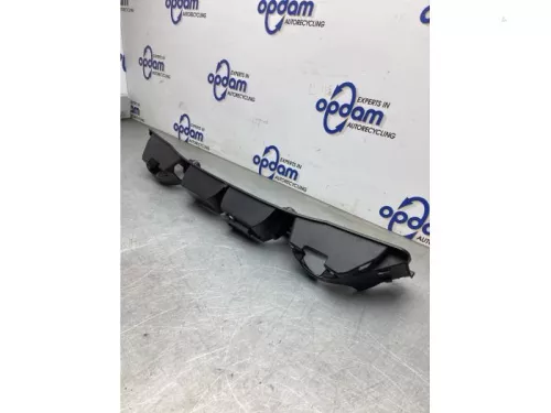 Bumpersteun midden-achter-8202418 (21250914)