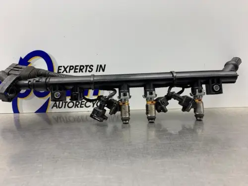 Injector (benzine injectie)-8307406