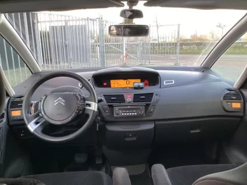 Dashboardkastje-7986992 (18063195)