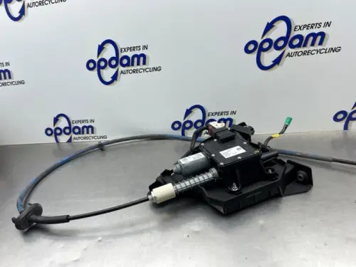 Handrem motor-8251101