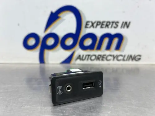 AUX/USB aansluiting-8533941