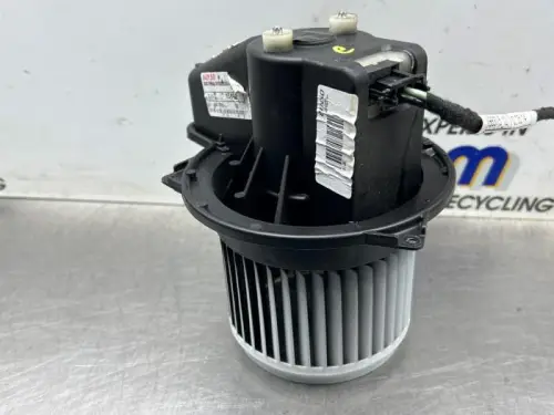 Kachel Ventilatiemotor-8341303