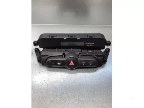 Display Interieur-7729992 (16977618)